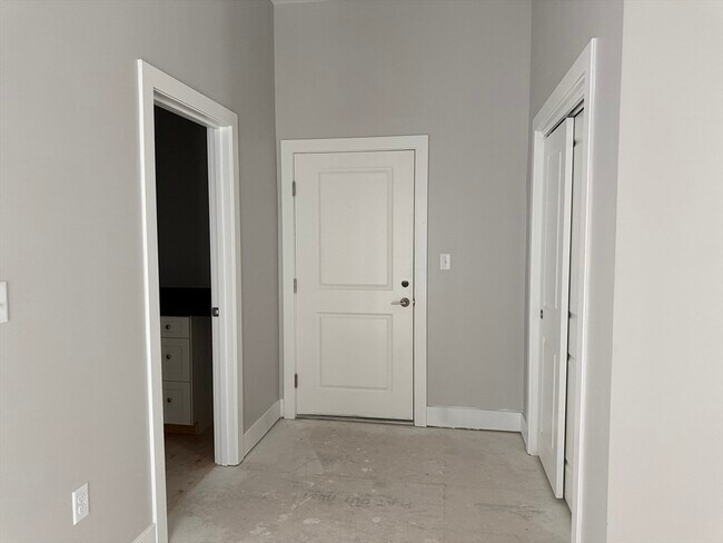 Building Photo - 251 Sladen St