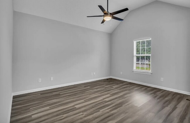 Foto del edificio - Adorable 3BD/2BA home in Murfreesboro with deck & attached garage!