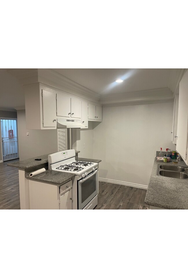 Kitchen - 11963 Truro Ave