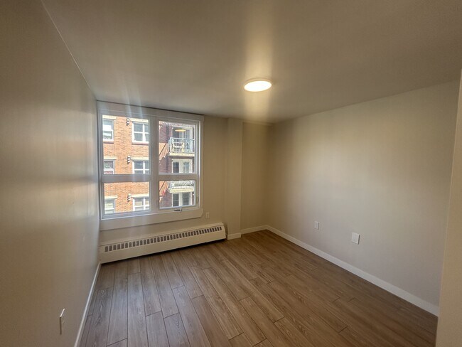 Photo du bâtiment - 5222-5222 Green St