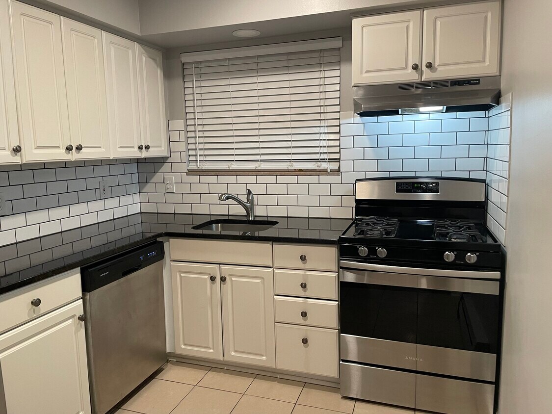 433 Miller Ave Unit 204, Rochester, MI 48307 Condo for Rent in