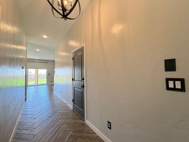 Foto del edificio - Spacious East El Paso 5 bed Refrig A/C!