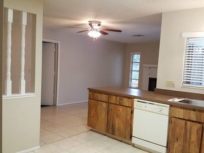 Foto del edificio - 11706 Shady Tree Pl