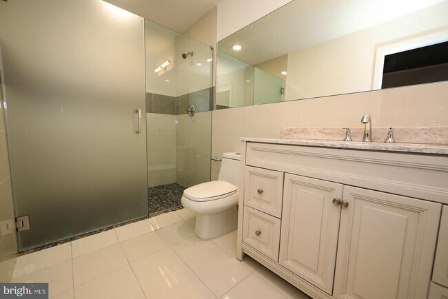 Foto del edificio - 1822 E Glenwood Ave