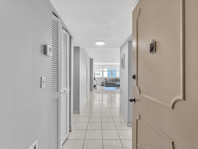 Building Photo - 1410 S Ocean Dr