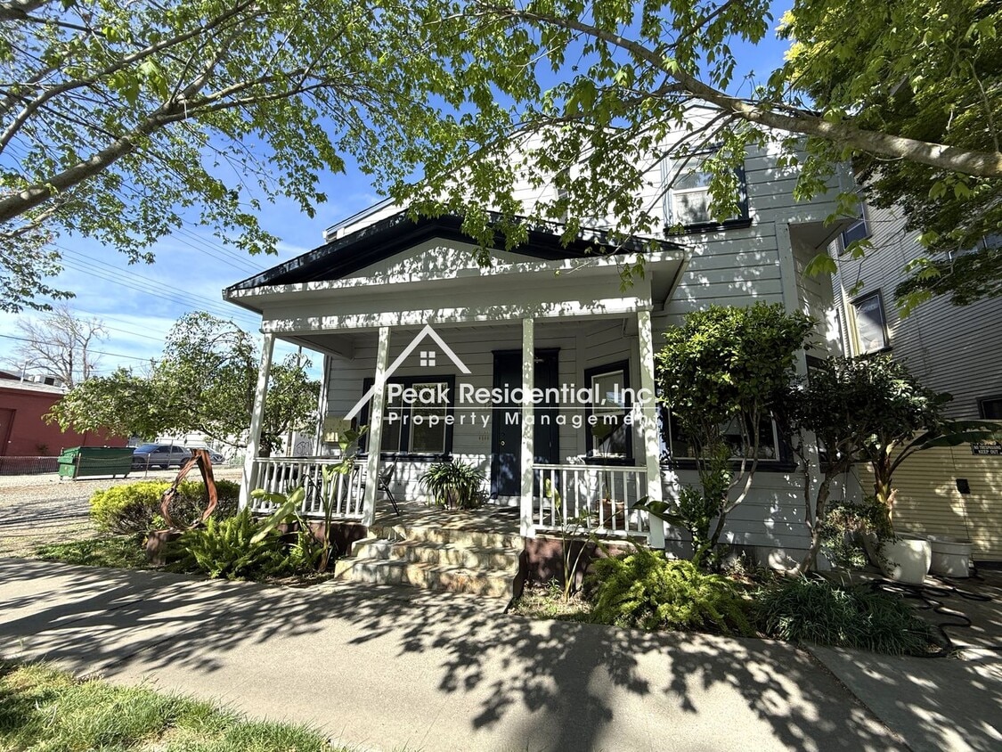Building Photo - 712 20th St