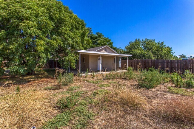 Building Photo - 14993 Yucca Ave