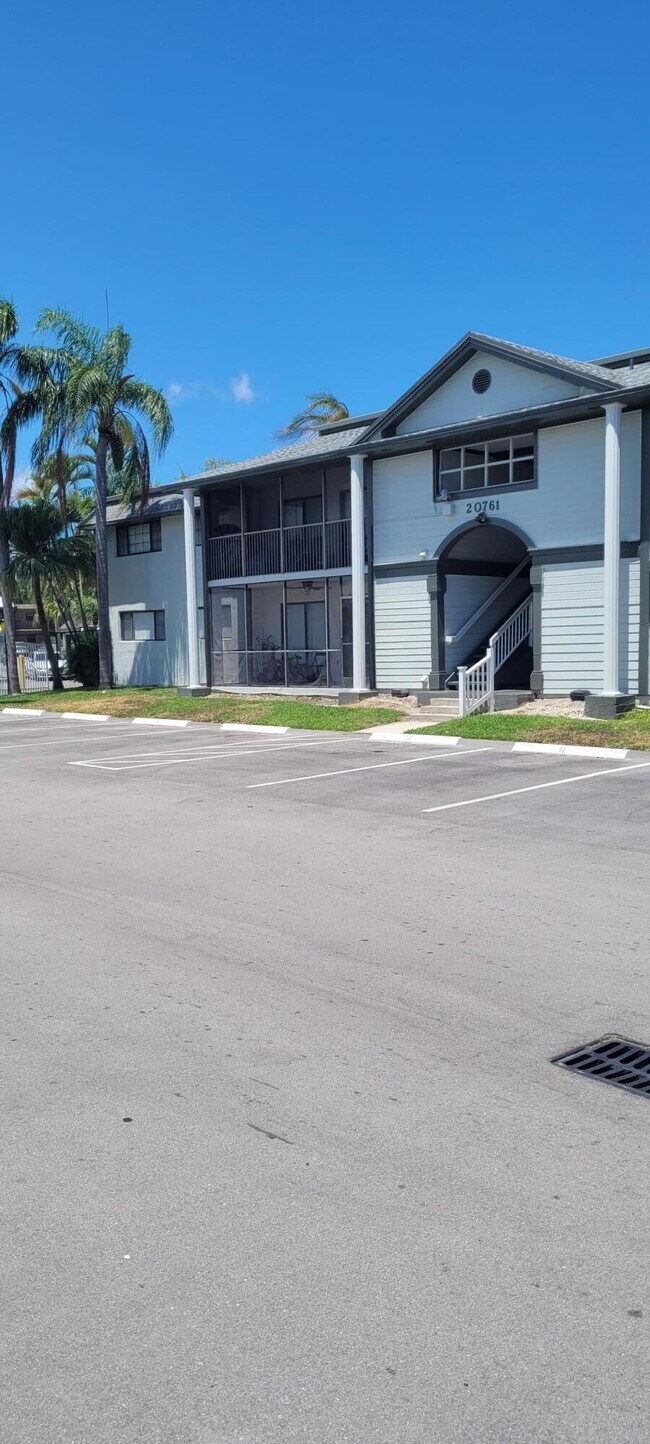 Foto del edificio - 20761 NE 4th Pl
