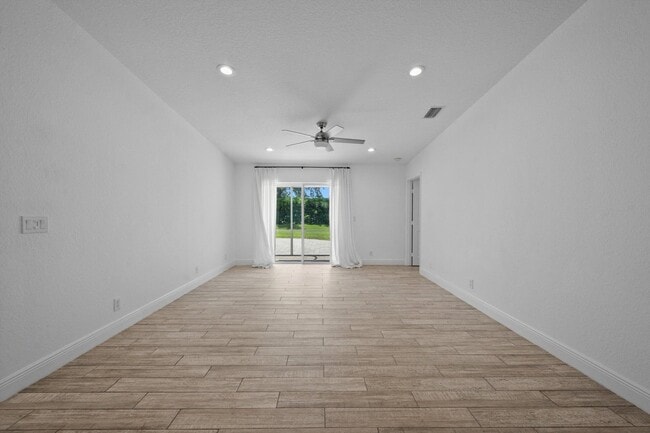 Building Photo - 3800 Miramontes Cir