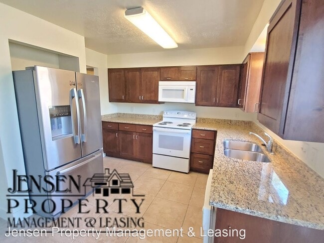 Building Photo - 675 S 800 E