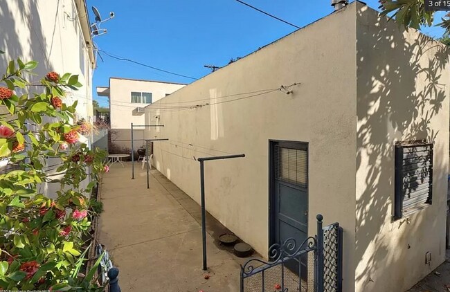 Building Photo - 11652 Magnolia Blvd