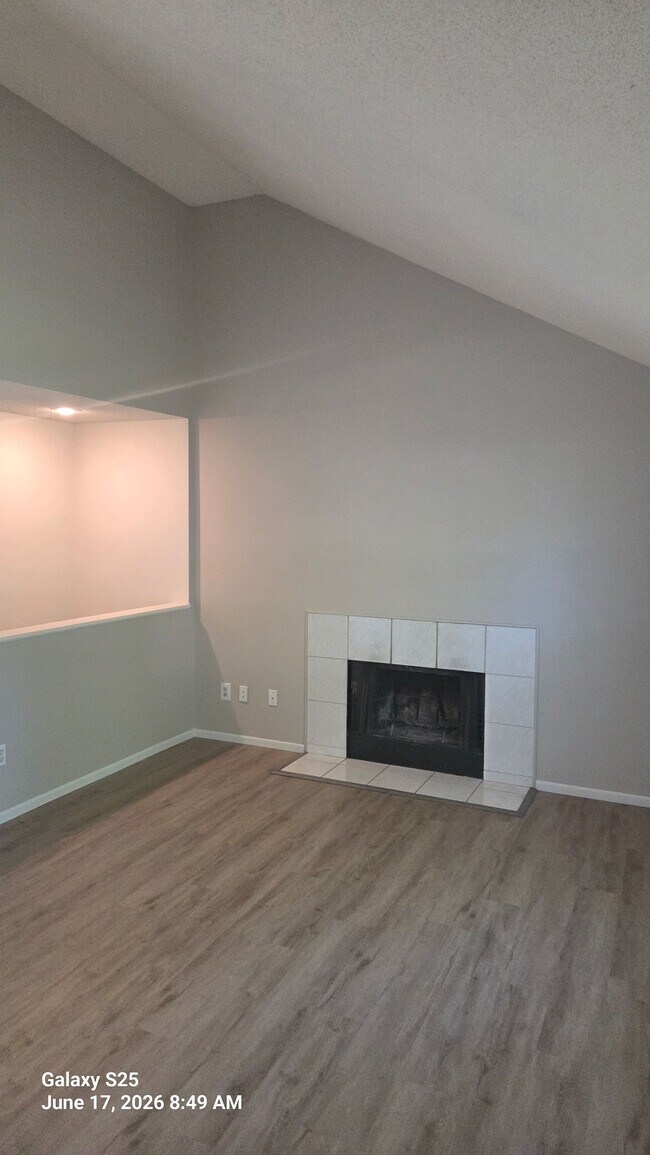 Foto del edificio - 3305 N Tracy Ave