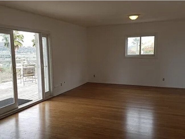 Living room - 33562 Valle Rd