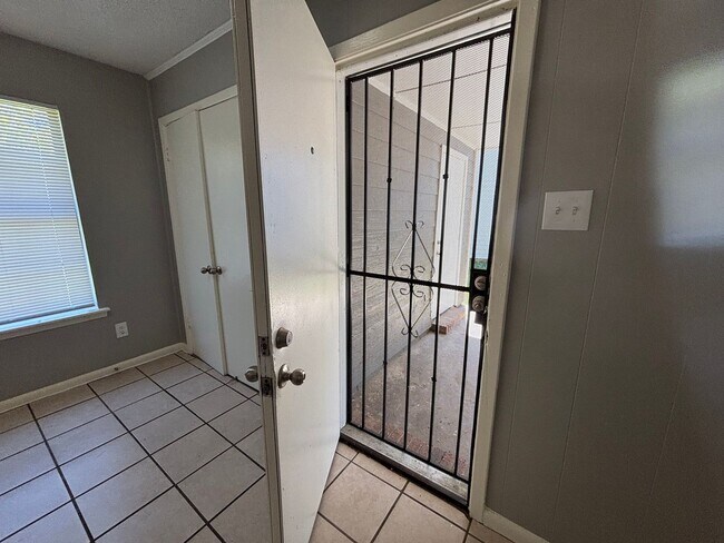 Foto del edificio - 5168 Corkwood Dr