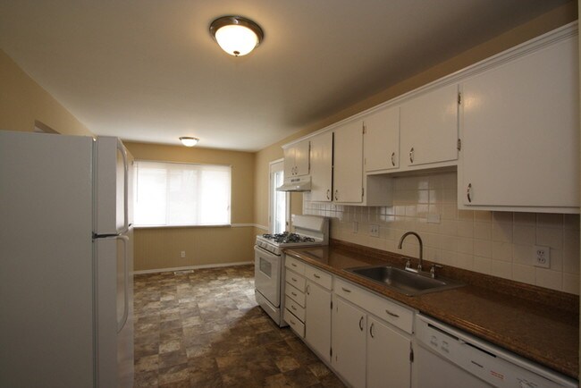 Building Photo - 1695 St Anthony Ln