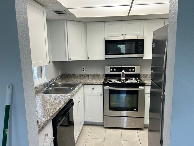 Kitchen - 1503 SE Royal Green Cir