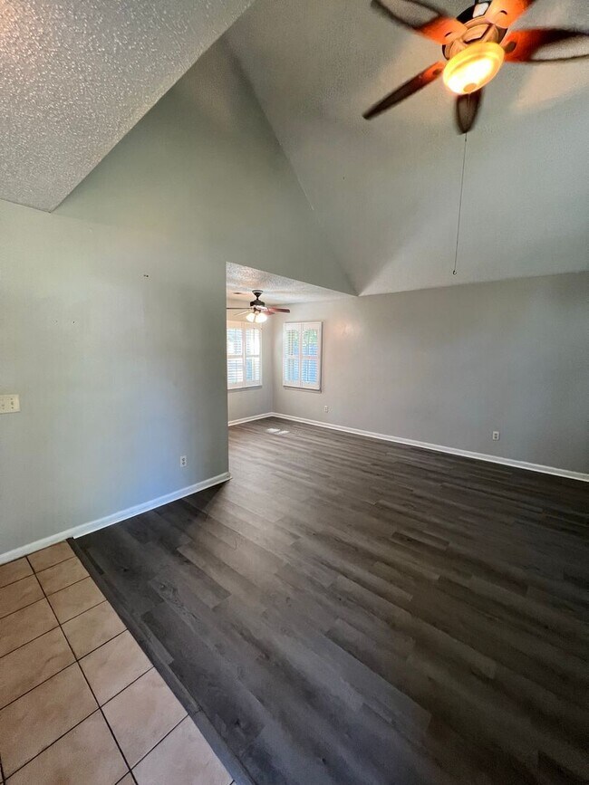 Building Photo - Home For Rent