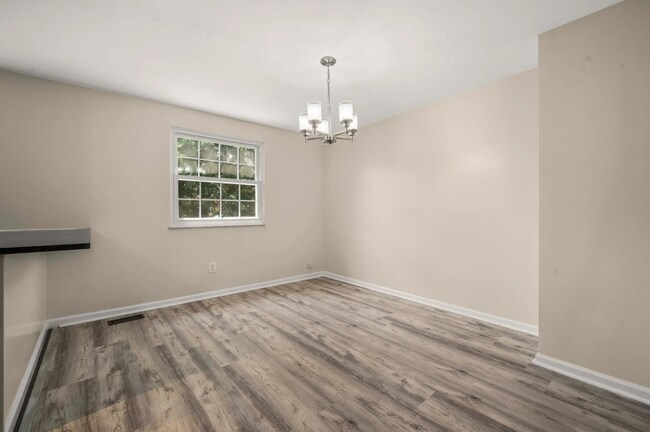 Foto del edificio - 5241 St Genevieve Pl