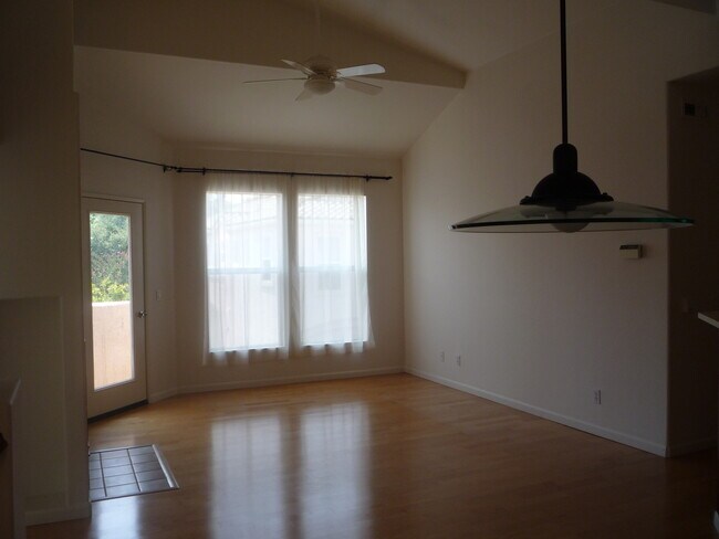 Building Photo - Charming Two-Story Townhome in Union Square
