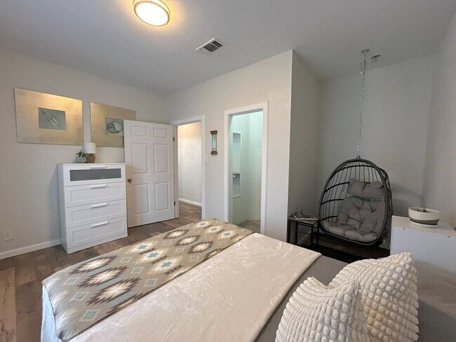 Foto del edificio - Stunning 3 bedroom, 2 bath home (*Property can be rented separately*) AVAILABLE NOW!