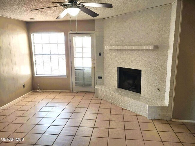 Building Photo - 725 Arredondo Dr