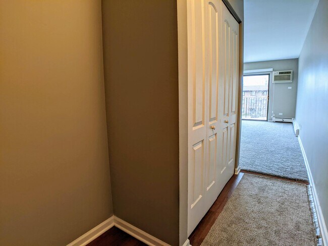 Building Photo - 1459 N Winslowe Dr