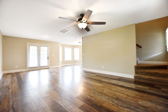 Foto del edificio - Pet Friendly Four Bedroom!