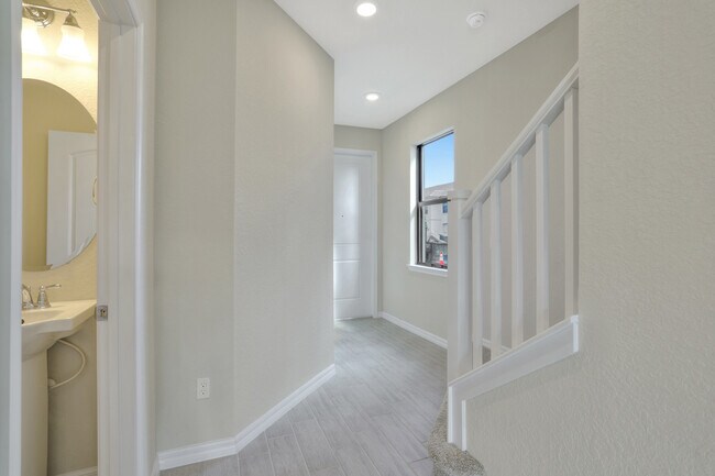 Building Photo - 2126 Appleton Cir S