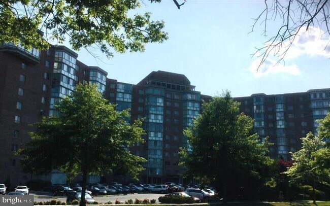 Building Photo - 3200 N Leisure World Blvd