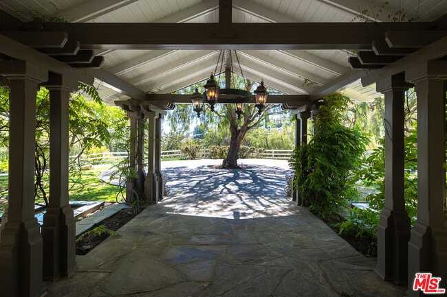 Building Photo - 74 Saddleback Rd