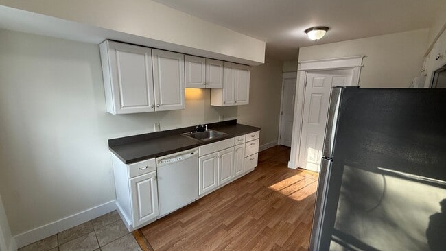 Building Photo - 391 Portland St