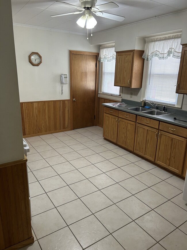 Kitchen - 1118 Kellogg Ave