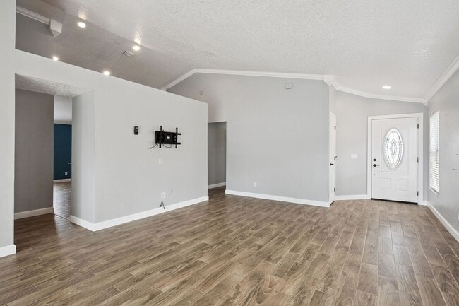 Building Photo - Fully renovated and updated 3/2/2 home with HUGE fenced yard in East Orlando