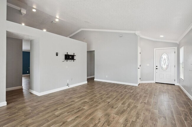 Foto del edificio - Fully renovated and updated 3/2/2 home with HUGE fenced yard in East Orlando