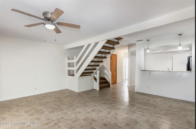 Building Photo - Beachside Townhome with 1 car garage!