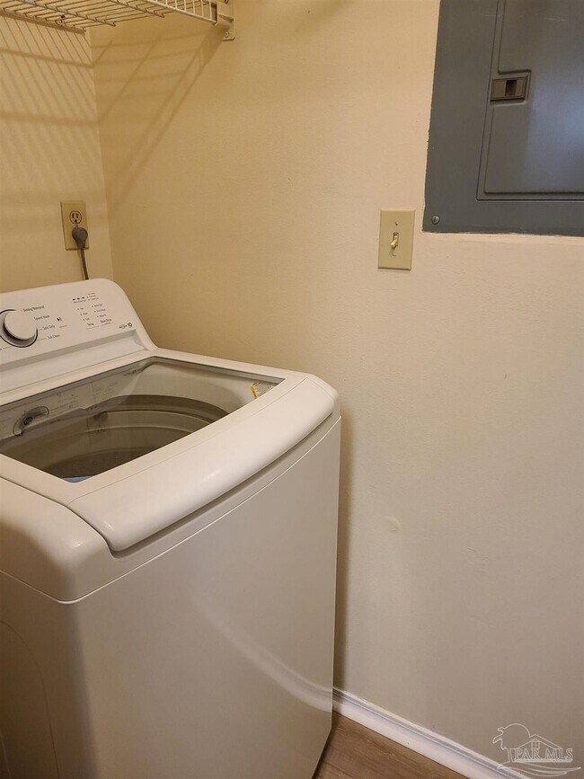 Building Photo - 501 E Burgess Rd