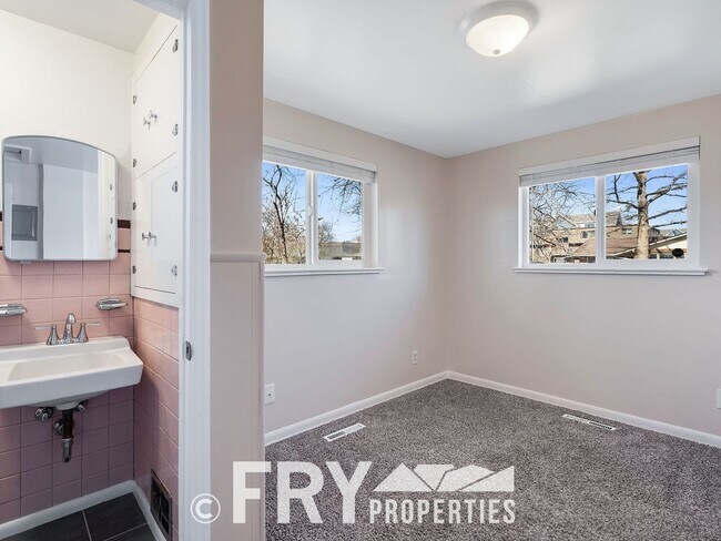 Building Photo - Updated 1/2 Duplex Near Olde Town Arvada
