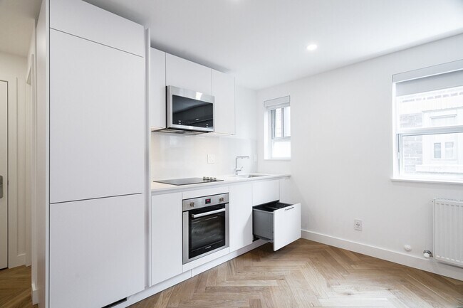 Building Photo - 54 Maitland St