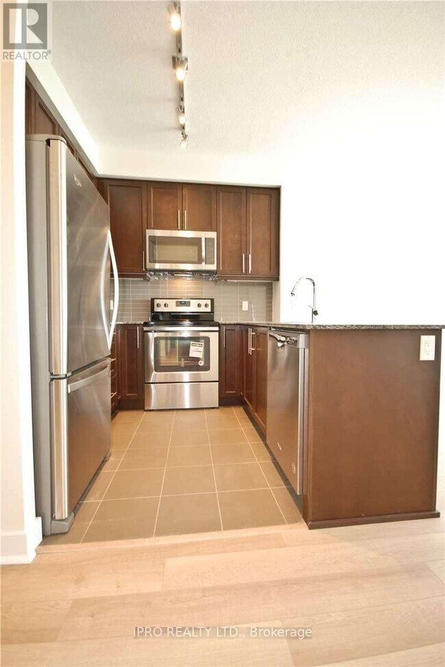 Building Photo - 3975-3975 Grand Park Dr