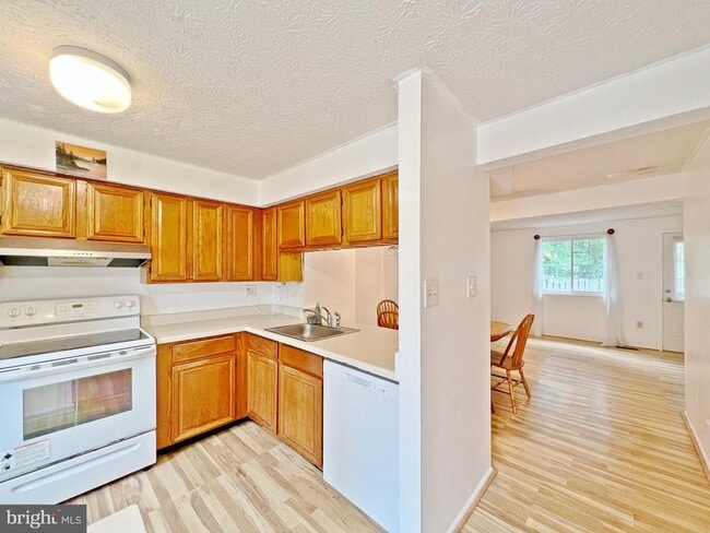 Building Photo - 6001 Rowanberry Dr