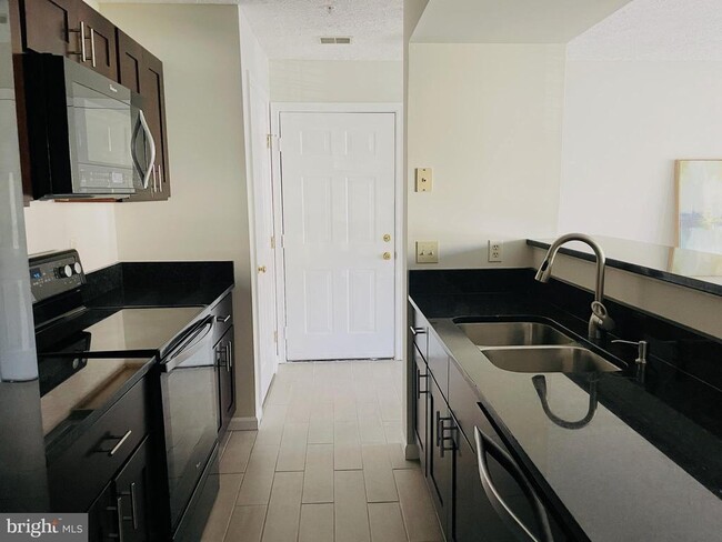 Foto del edificio - 13107 Briarcliff Terrace