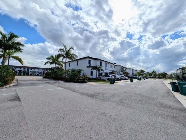 Photo - Spacious 3 Bedroom / 3.5 Bathroom Townhome for Rent – Miami