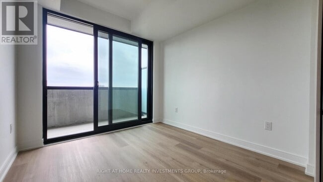 Building Photo - 3009-3009 Novar Rd