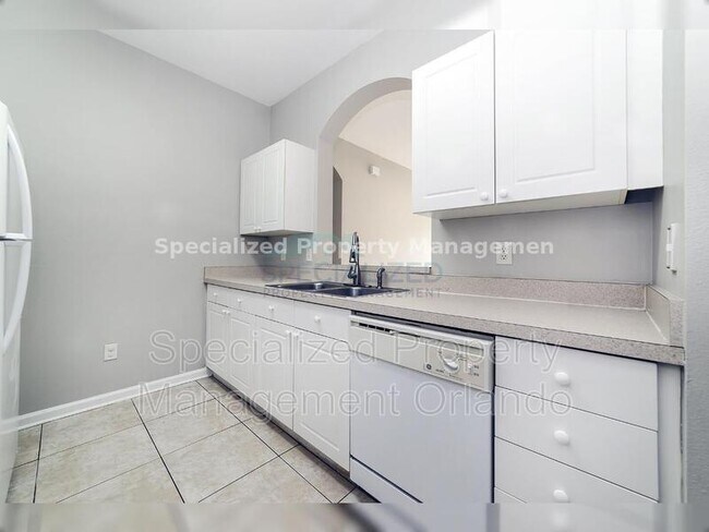 Foto del edificio - 2302 Silver Palm Dr