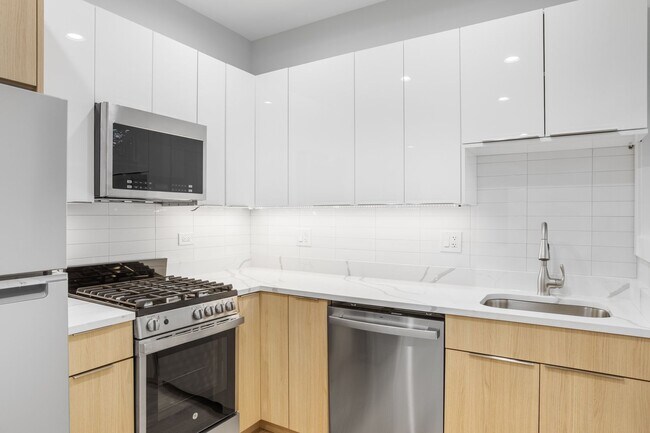 Foto del edificio - 6929 N Lakewood Ave