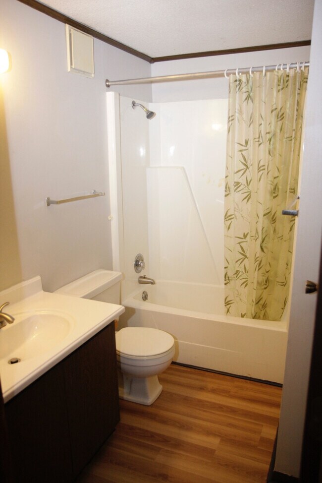 Foto del edificio - 378 Witcher Creek Rd