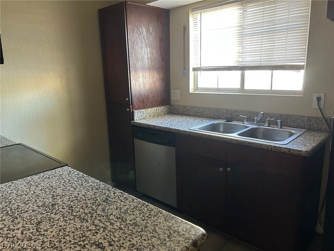 Building Photo - 2750 S Durango Dr