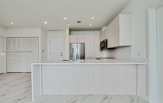 Building Photo - 2000 Metropica Wy