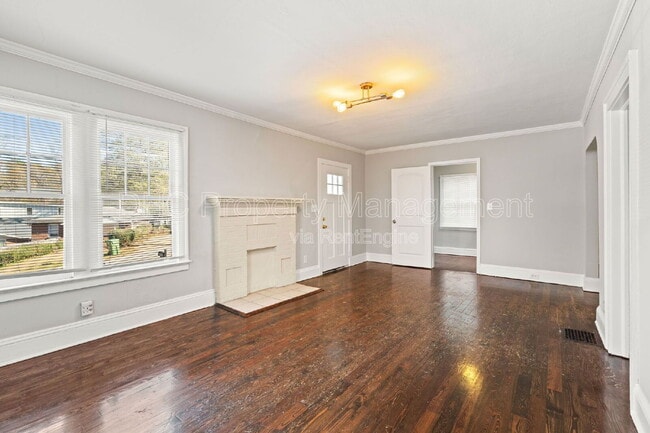 Photo - 76 Burbank Dr NW House