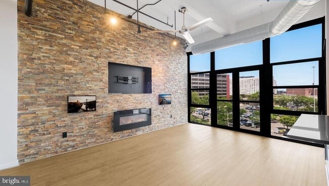 Building Photo - 444 N 4th St